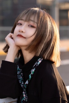 大学女生以1战5